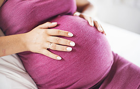 Während der Schwangerschaft und Geburt