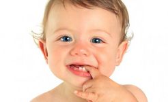 Baby erster Zahn Zahnarzt