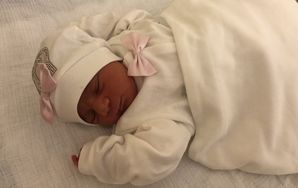 Mira Sulaiman ist das erste Baby 2021 in der Helios Mariahilf Klinik Hamburg. (Foto: Swantje Bungarten/Helios)