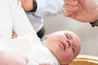 Baby-Taufe nach der Geburt.